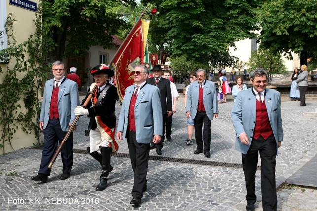 Fronleichnam mit Fahne 2016