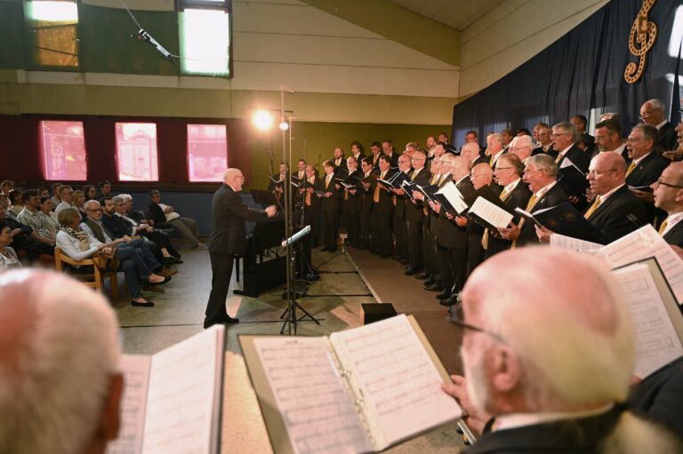 MACH4 singt letztes Konzert in der Halle