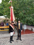 Marktfest_mit_Fahne_230604.jpg