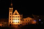 1204_hustb_rathaus_nacht.jpg